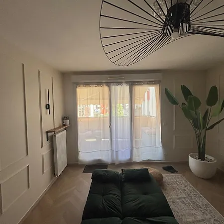 Cozy With Balcony Paris 15min Orly 10min